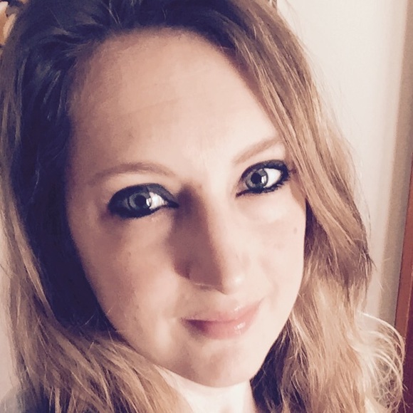 Meet your Posher, Amanda - Picture 1 of 1